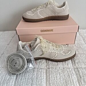New Cushionaire Belinda Womens 8.5 Sneakers Ivory Lace Detail Feminine Fairy